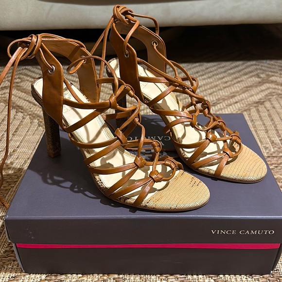 BRAND NEW! Vince Camuto VC-SHERINDA Lace Up Heel - Picture 3 of 8
